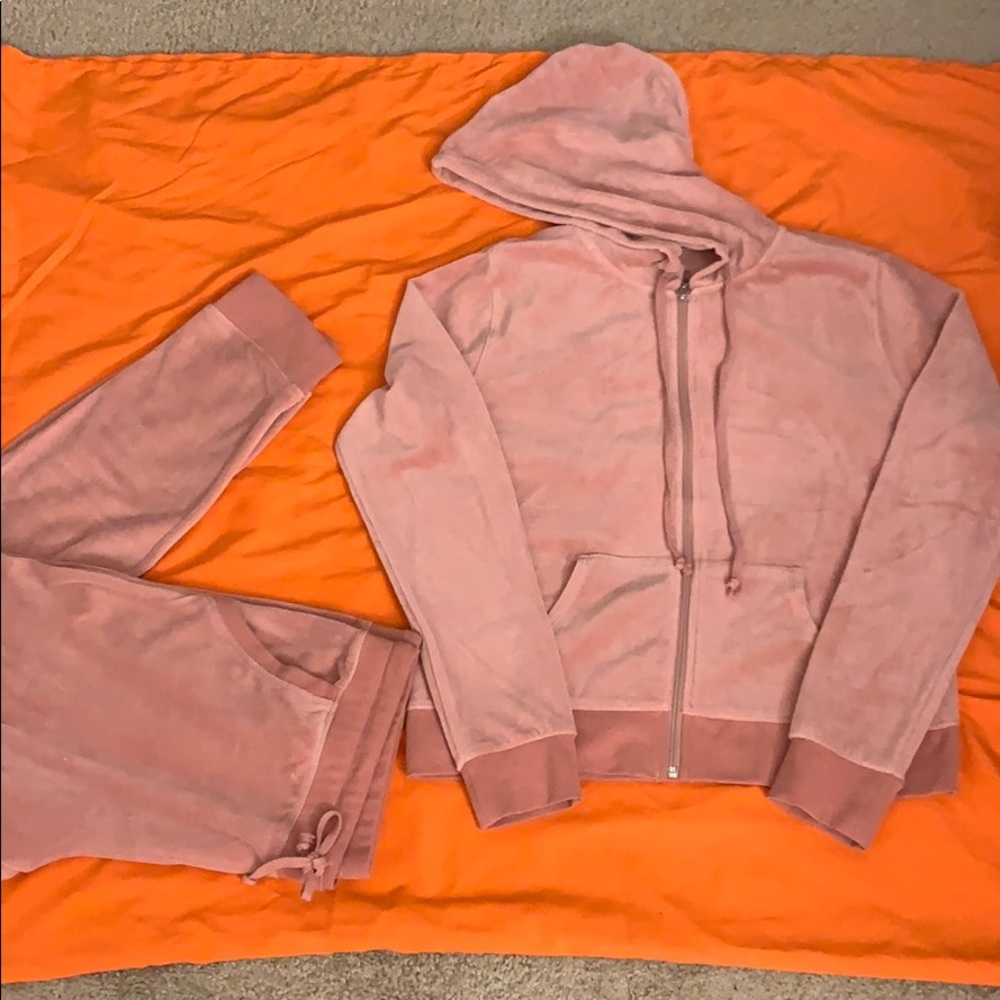 W/O Tags.Never been worn velour jogger track suit